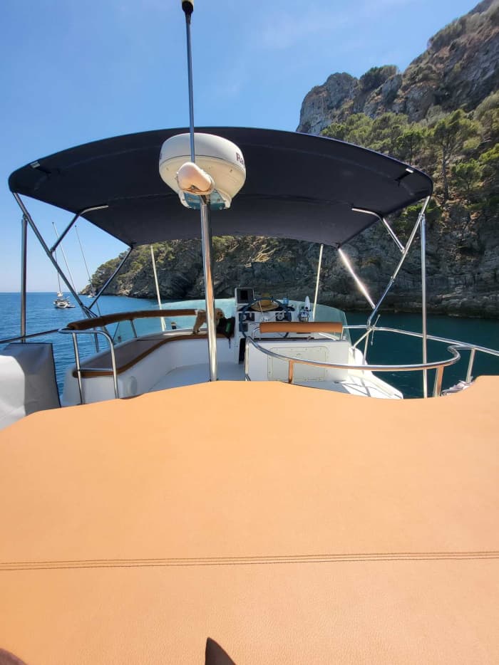 8,5 uur zon en turquoise water rond L'Escala