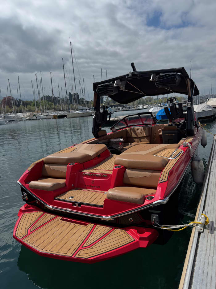 Motorboot huren met schipper per uur in Genève