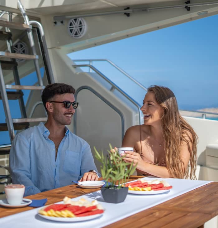 Ferretti 62 – Bringen Sie einfach Ihre Lust auf Vergnügen mit. Wir kümmern uns um den Rest.
