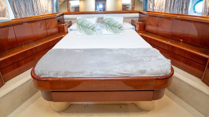 Ferretti 62 – Bringen Sie einfach Ihre Lust auf Vergnügen mit. Wir kümmern uns um den Rest.