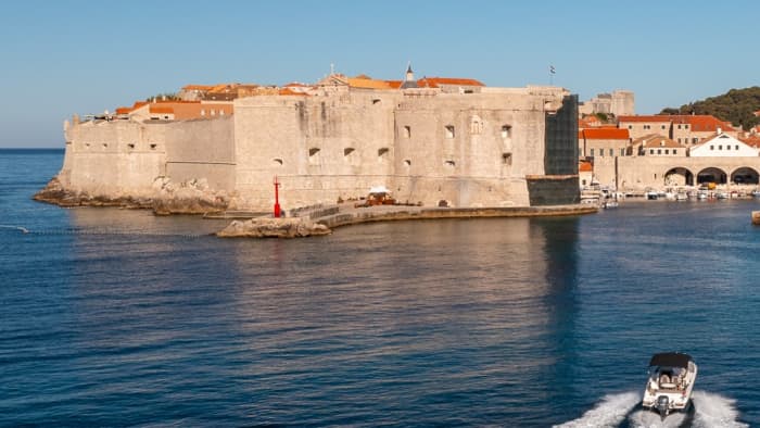 Relax on a motorboat in Dubrovnik for 4hrs