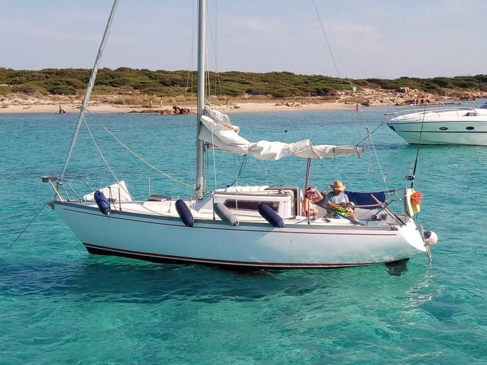 Segeln mit Fabio. Ein Tagesausflug mit dem Segelboot zwischen Sardinien und Korsika.