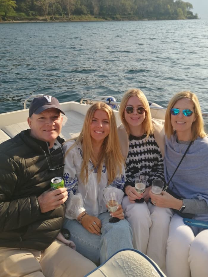Panorama & Prosecco on Lake Como in a 4-Hour Tour