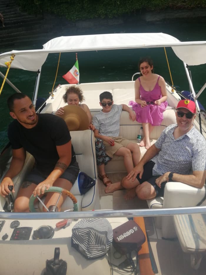 Panorama & Prosecco on Lake Como in a 4-Hour Tour