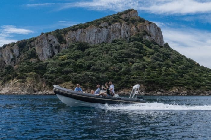 Discover the Maddalena Archipelago: rent a dinghy with a skipper for a full day exploring the magical coves of northeastern Sardinia.
