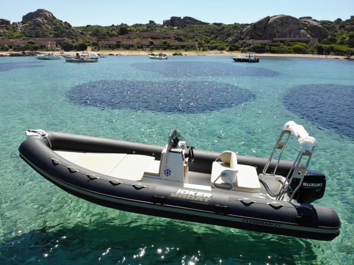 Discover the Maddalena Archipelago: rent a dinghy with a skipper for a full day exploring the magical coves of northeastern Sardinia.
