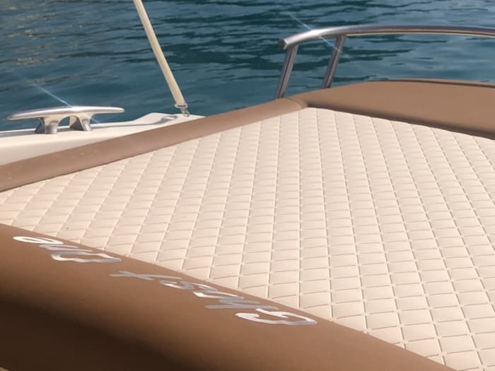 La tua barca a motore privata per una giornata intorno a Tropea