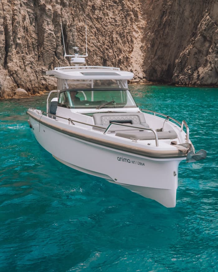 Your own Greek Odyssey: A 7h voyage on a motorboat