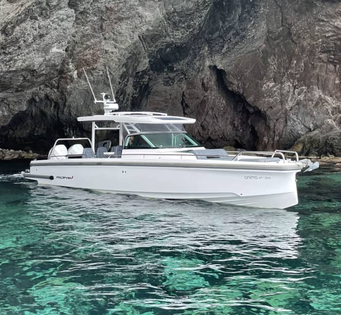 Your own Greek Odyssey: A 7h voyage on a motorboat
