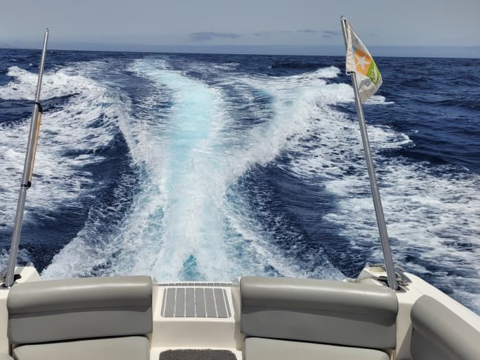 Explorez Playa Blanca en une demi-journée : louez un bateau à moteur pour 3 h 30.