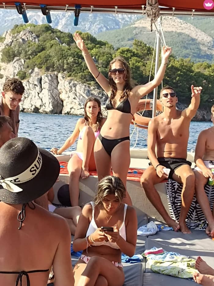 2-Hour Karaoke Party Boat: Quick Fun on the Adriatic in Budva