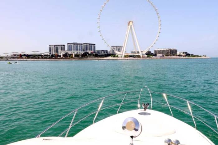 Recorrido en yate de lujo Majesty de 2 horas al atardecer en Dubái con acceso a la Marina y Palm Jumeirah para hasta 15 personas