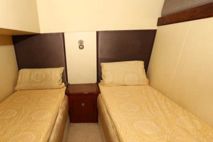 Recorrido en yate de lujo Majesty de 2 horas al atardecer en Dubái con acceso a la Marina y Palm Jumeirah para hasta 15 personas