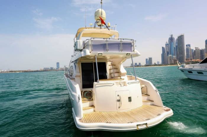 Recorrido en yate de lujo Majesty de 2 horas al atardecer en Dubái con acceso a la Marina y Palm Jumeirah para hasta 15 personas