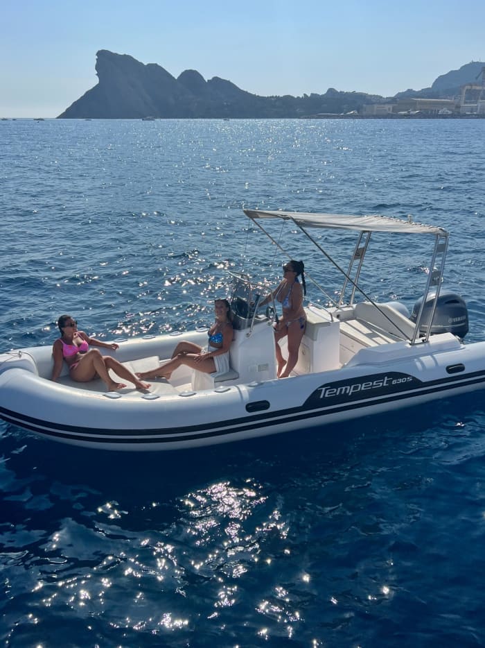 Relax in Bandol: 7h of sun on a motorboat