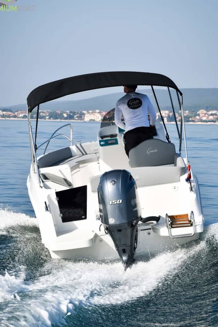 Discover Makarska: A full day of sun on a motorboat