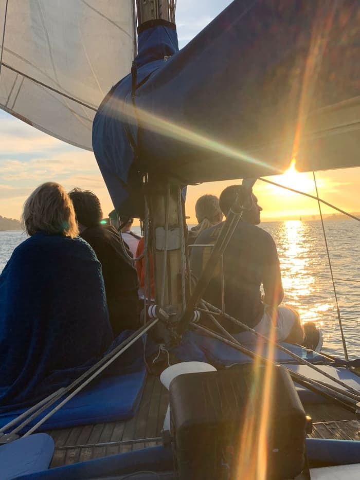 Segeln entlang der Küste von Lissabon