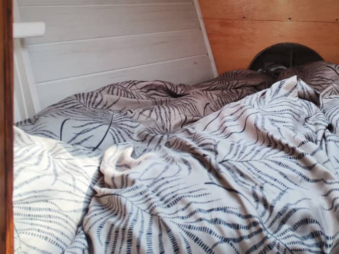Dzień zapoznawczy z żeglarstwem w Calanques z przystankami na pływanie.