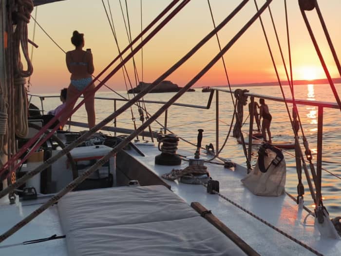 Sunset sailing in the Frioul Calanques