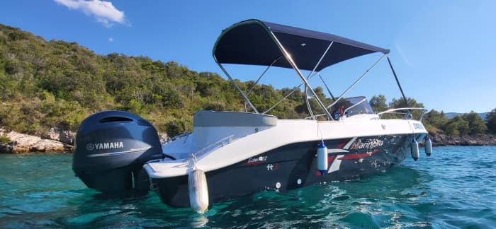 Escapade à Stari Grad : 3 heures de détente en bateau à moteur
