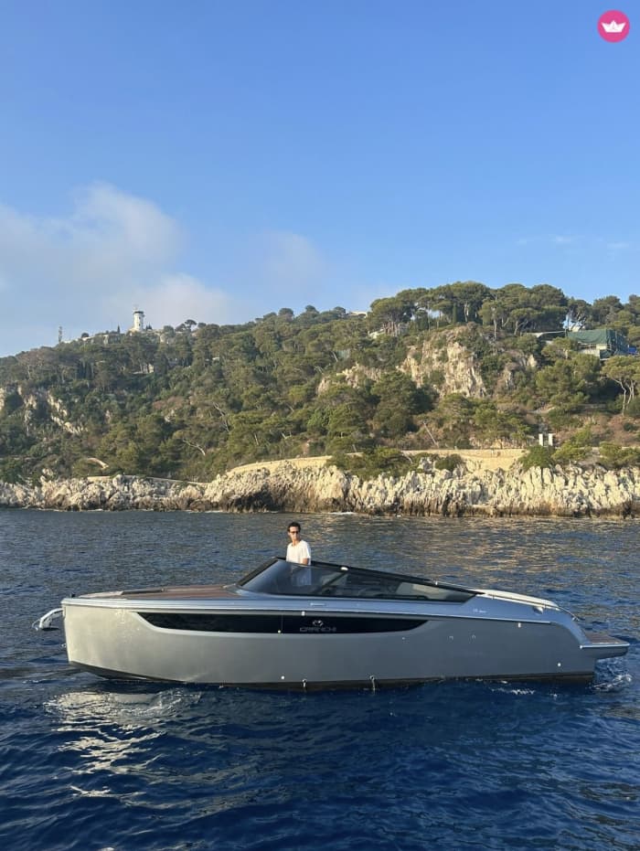 Enjoy an all-inclusive day on the French Riviera with your skipper.