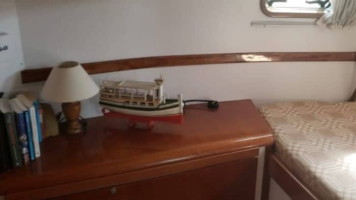 Mer, amour et soleil : une journée riche en émotions à bord d'un bateau à moteur