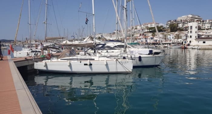 Esperienza di navigazione di un'intera giornata su una barca a vela a Mataró