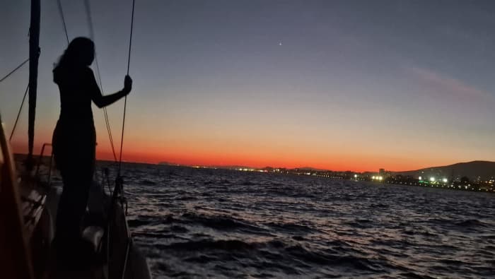 Esperienza di navigazione di un'intera giornata su una barca a vela a Mataró