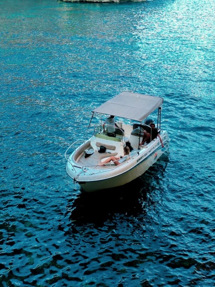 Half-day 4-hour private boat tour in Malta