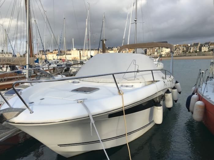 Relaxe em Dinard: 9 horas de sol em uma lancha.