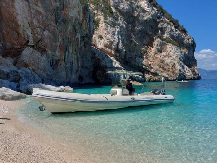 Una giornata alla scoperta di Santa Maria Navarrese: la vera Dolce Vita in motoscafo