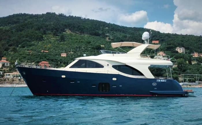 Yacht 5 terre sbarco con Tender
