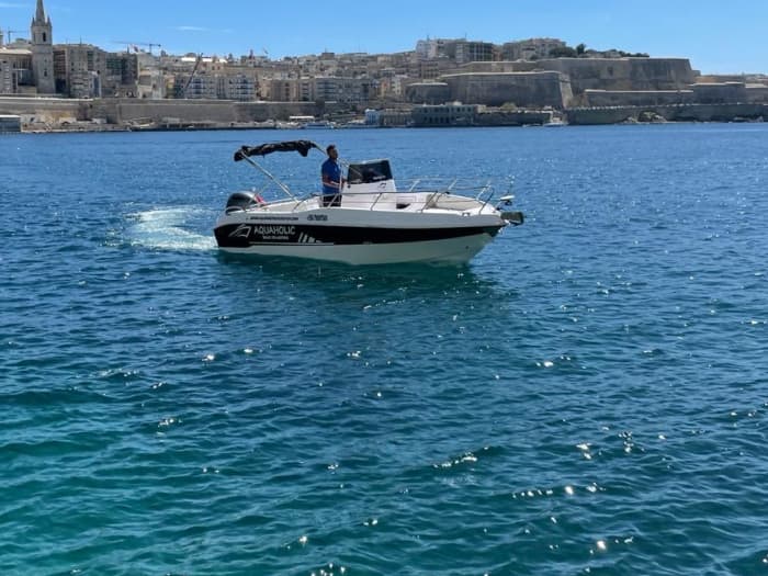 3 uur op Malta: Huur een motorboot en geniet