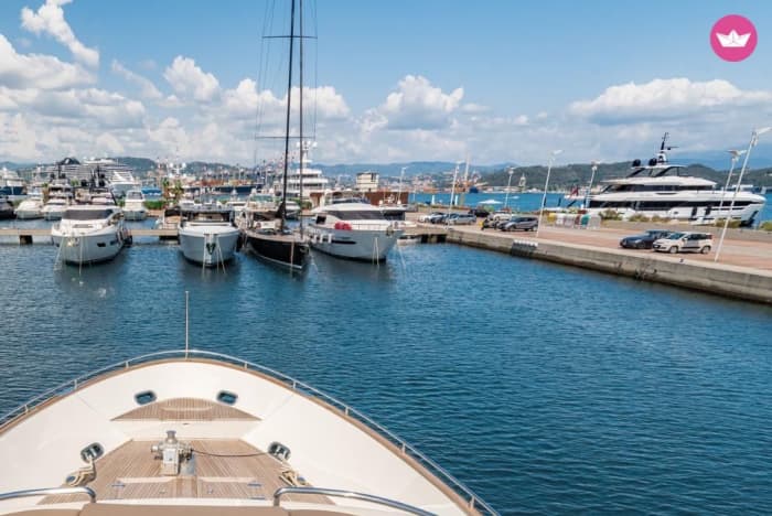 Excursión de día completo en barco por el Golfo de los Poetas