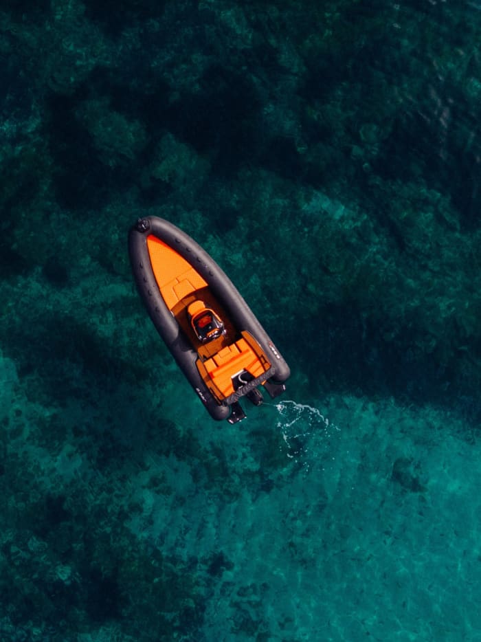 Privé boottocht rond Golfo Aranci op een motorboot.