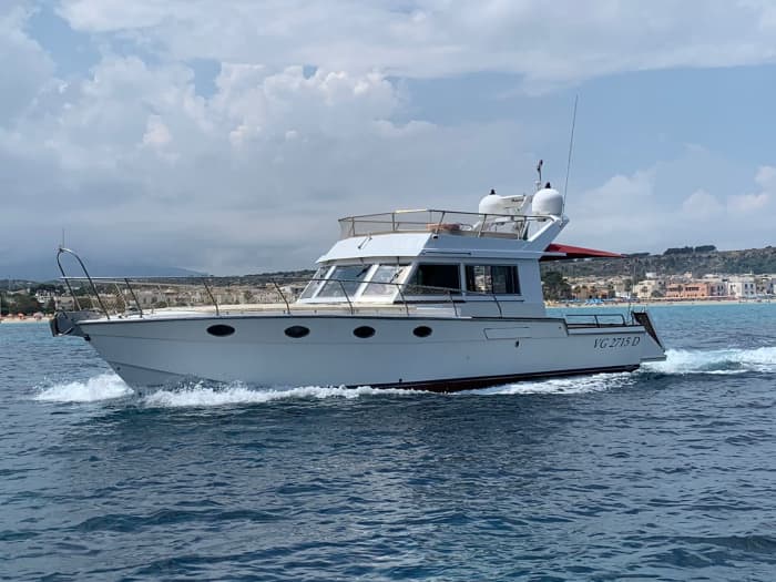 Genießen Sie die Sonne bei einem ganztägigen Bootsausflug nach San Vito Lo Capo.