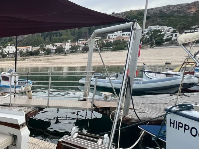 Genießen Sie die Sonne bei einem ganztägigen Bootsausflug nach San Vito Lo Capo.
