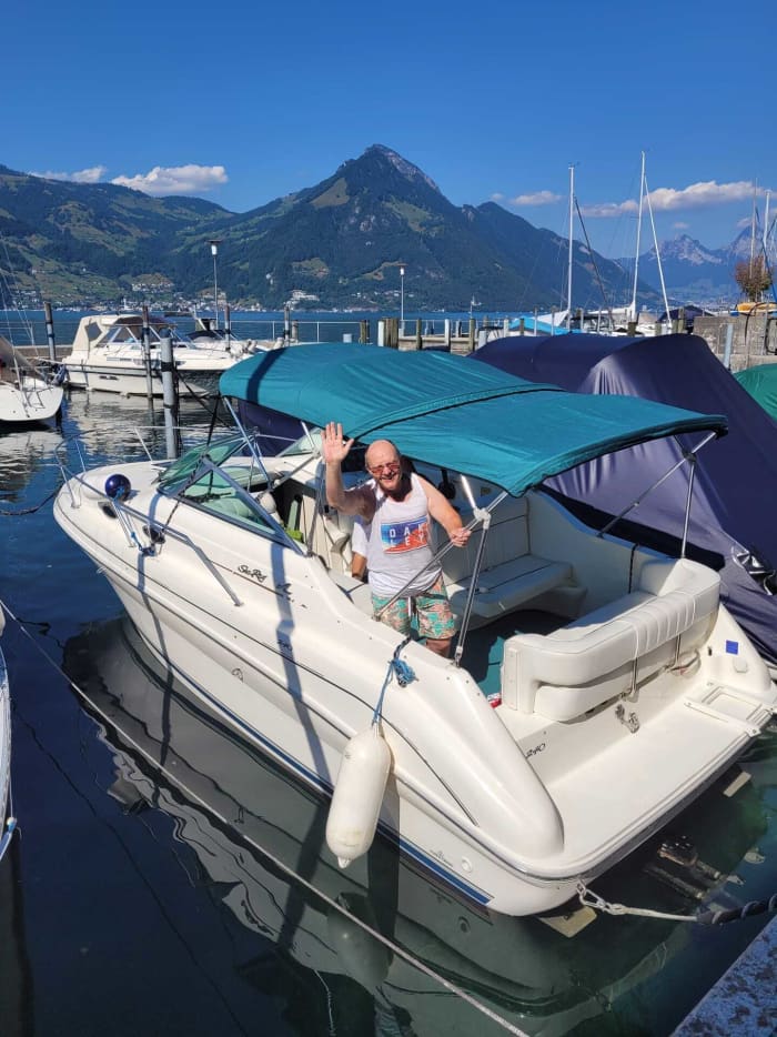 Få varje ögonblick att räknas: En heldag i solen runt Gersau på en motoryacht