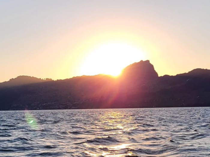 Få varje ögonblick att räknas: En heldag i solen runt Gersau på en motoryacht