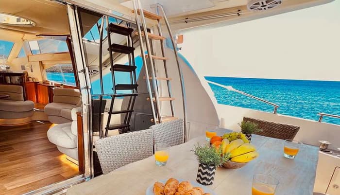 Croisière privée d'une journée sur la côte sud ou à Délos et Rhenia (Azimut 58 pieds)