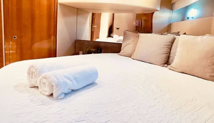 Croisière privée d'une journée sur la côte sud ou à Délos et Rhenia (Azimut 58 pieds)