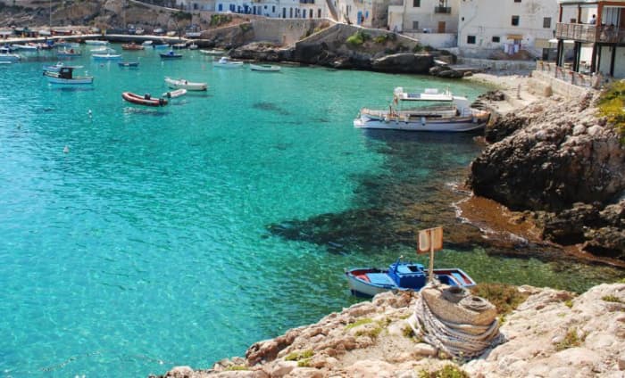 Un día para descubrir Marsala: pura relajación en el azul italiano.