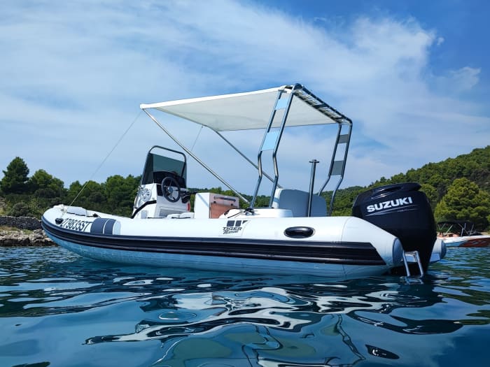 Njut av 11 timmar på en motorbåt för att utforska Trogir