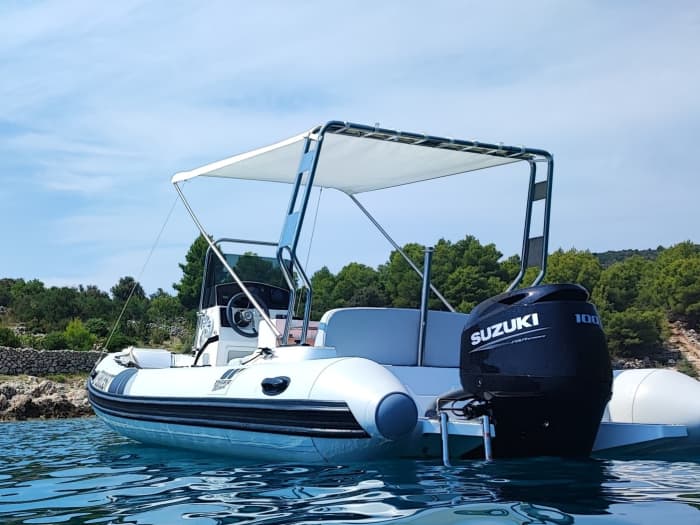 Njut av 11 timmar på en motorbåt för att utforska Trogir