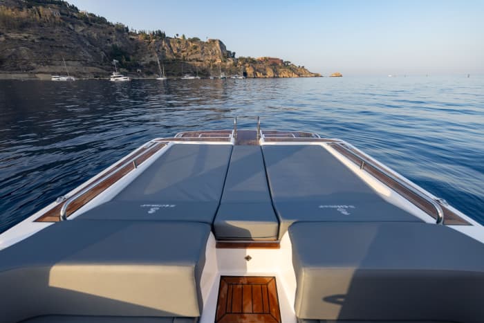 Einen Tag lang Taormina entdecken: Pure Entspannung am italienischen Blau