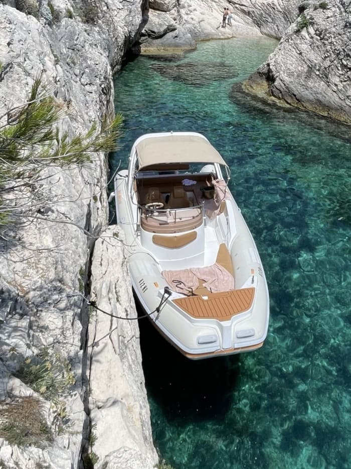Jouw eigen dagje zon en plezier op Hvar.