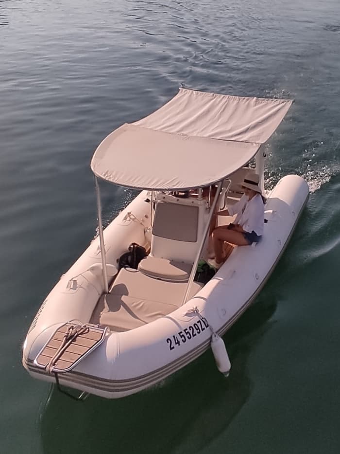 Profitez d'une excursion de 9 heures en bateau à moteur pour explorer Zadar.