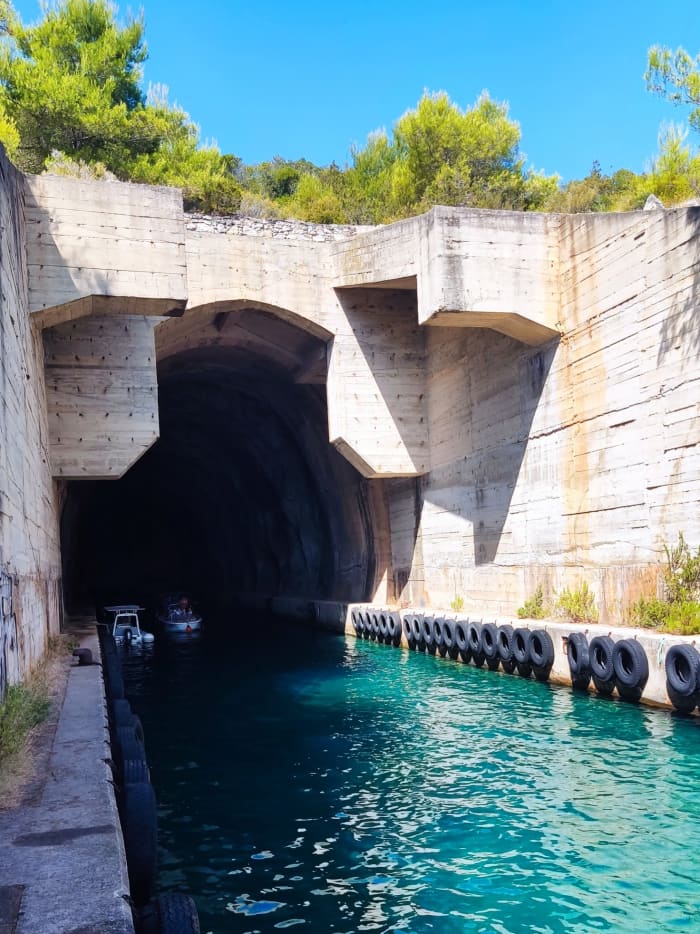 Profitez d'une excursion de 9 heures en bateau à moteur pour explorer Zadar.