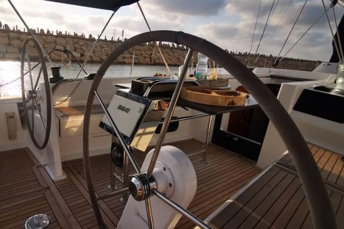 Entspannung in Herzliya: 12 Stunden Sonne auf einem Segelboot