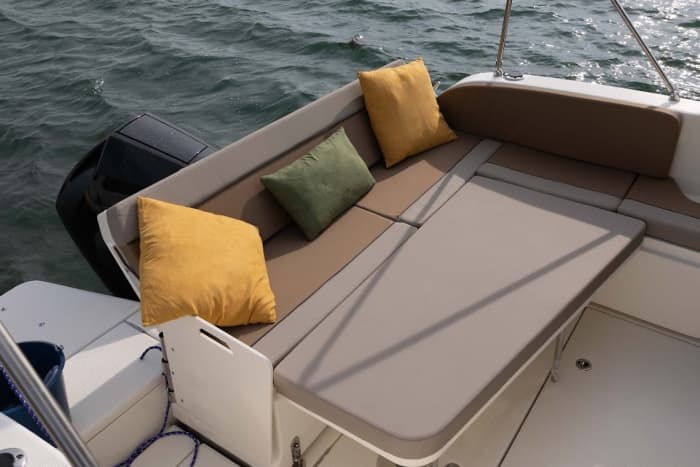Enjoy the sun on a 9h boat trip in Arzon